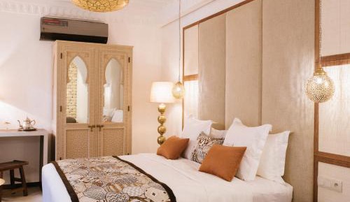 Deluxe Suite with Spa Bath