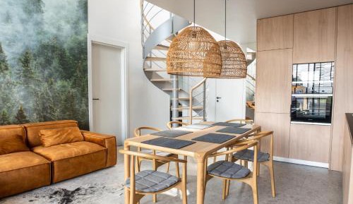 Apartment with Mountain View