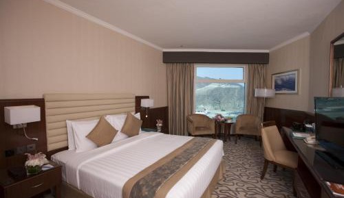 Deluxe King Bed with Mountain view