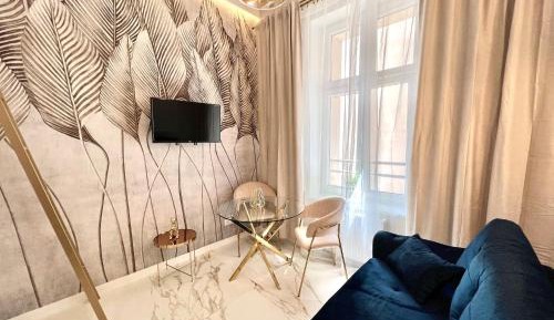 Queen Suite with Mezzanine