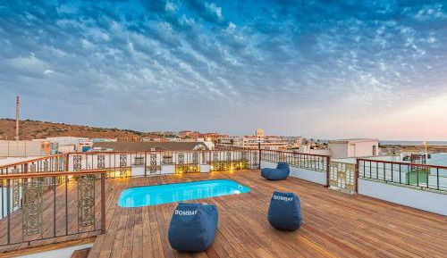 Apartment with Mountain View