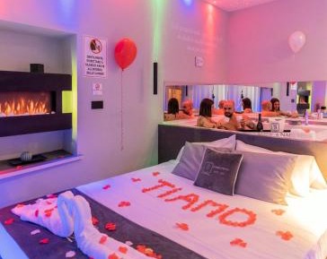 Queen Suite with Spa Bath