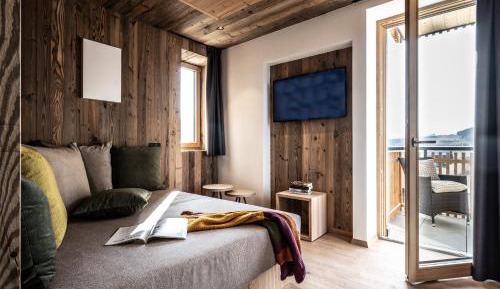 Superior One-Bedroom Apartment with Balcony