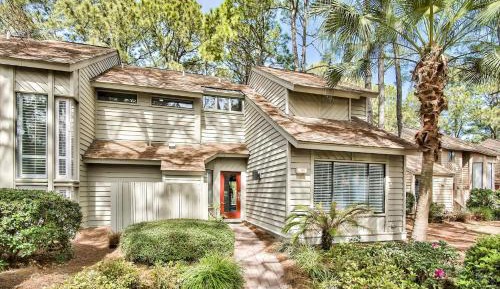 Three-Bedroom Holiday Home 