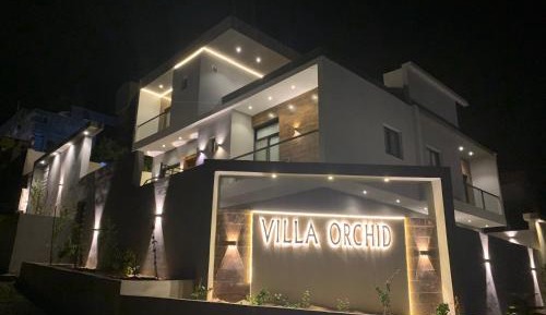 Villa with Garden View