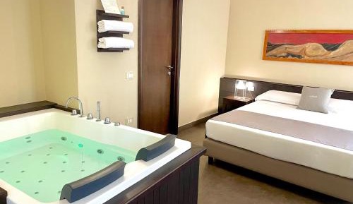 Deluxe Suite with Spa Bath