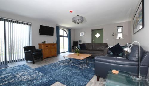 Three-Bedroom Deluxe Apartment