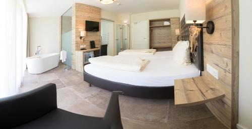 Deluxe Double Room with Bath