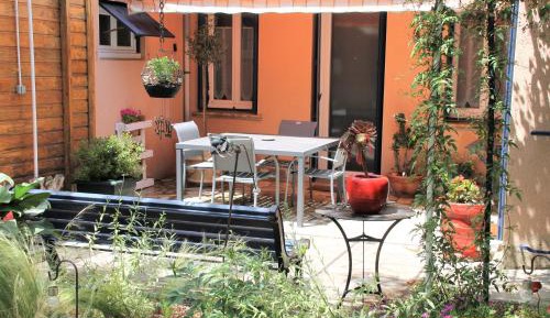 Apartment with Garden View