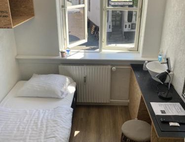 Single Room with Shared Bathroom