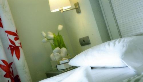 One-Bedroom Apartment with Terrace (3 Adults)