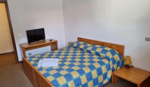 Double or Twin Room with Private Bathroom