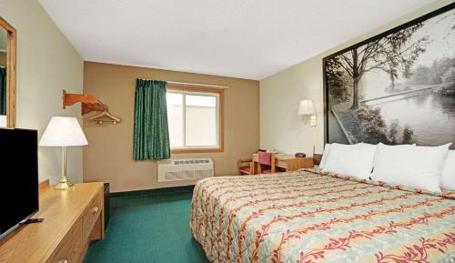 Queen Room - Disability Access/Non-Smoking