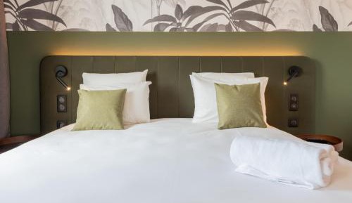 Triple Room with One Double Bed and One Single Bed - Room Next Generation