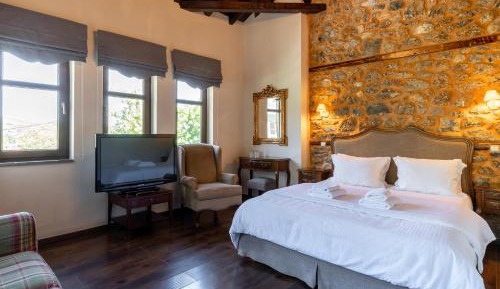 Family Room with Mountain View