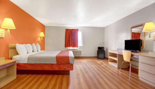 Deluxe King Room - Non-Smoking