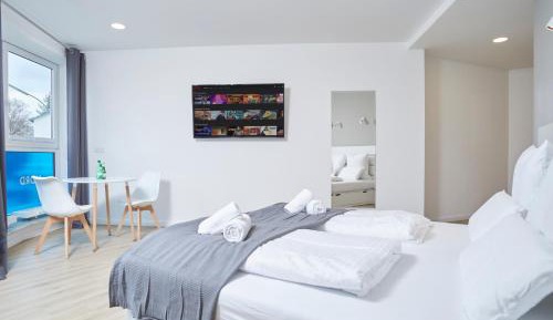 Apartment 7 with King Bed