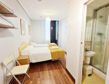 Standard Twin Room with Shared Bathroom