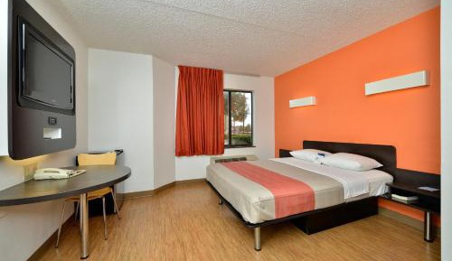 Queen Room - Disability Access - Non-Smoking