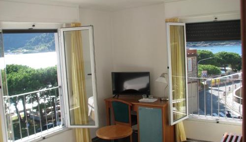 Quadruple Room with Sea View (2 Adults + 2 Children)