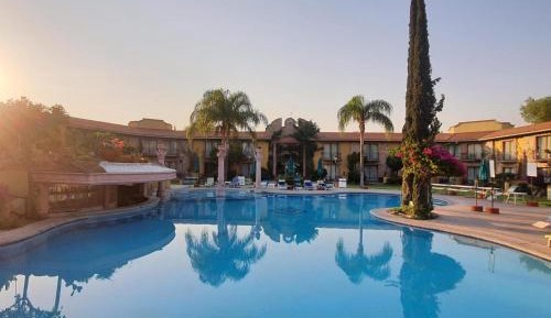 Deluxe Double or Twin Room with Pool Access