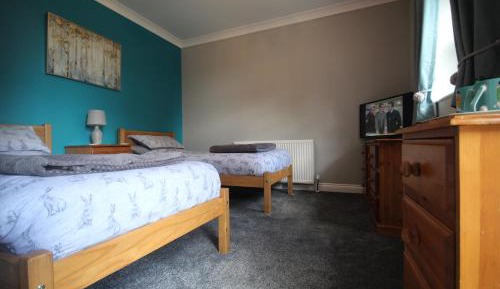 Twin Room with Private Bathroom