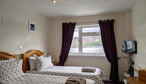 Twin Room Sea View. Private Bathroom 3.3 foot across hall (not in the room) 