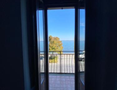 Apartment with Lake View