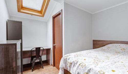 Single Room with Private Bathroom