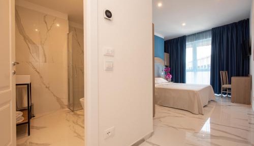 Double or Twin Room with Private Bathroom