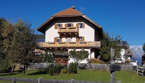 Two-Bedroom Apartment with Mountain View