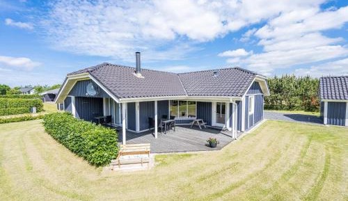 Three-Bedroom Holiday Home 