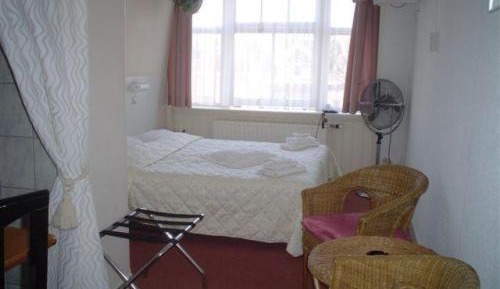 Single or Double Room with Shared Bathroom