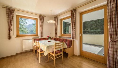 Superior One-Bedroom Apartment with Balcony