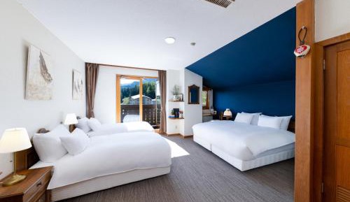 Family Room with Mountain View