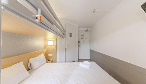 Triple Room (1 Double Bed + 1 Single Bed)