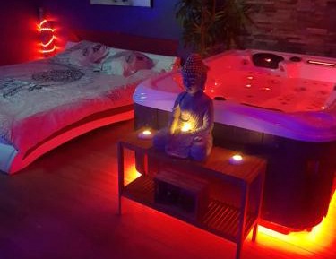 Suite with Hot Tub