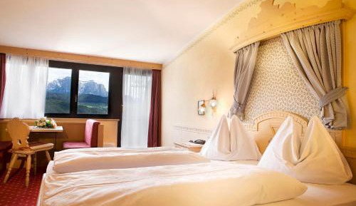 Standard Double Room with Balcony and Mountain View