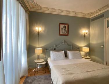 Superior One-Bedroom Apartment