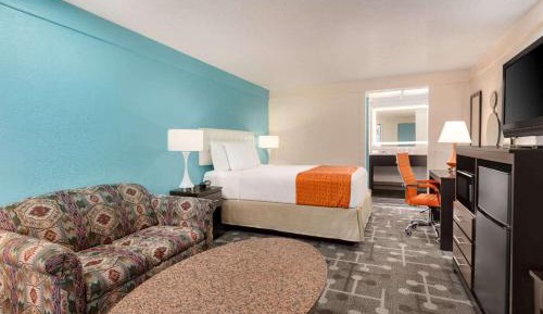 Queen Room - Non-Smoking