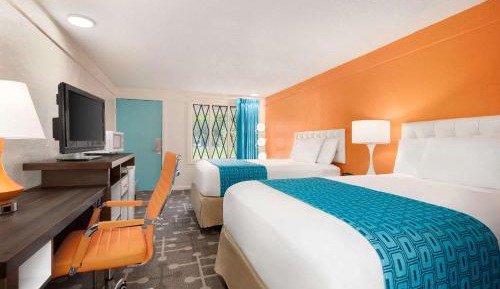 Deluxe Double Room (2 Adults + 1 Child)