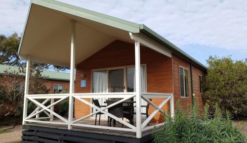 Deluxe 2 Bedroom Cabin - Sleeps 5