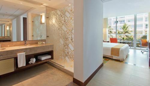 Standard King Room with Ocean View