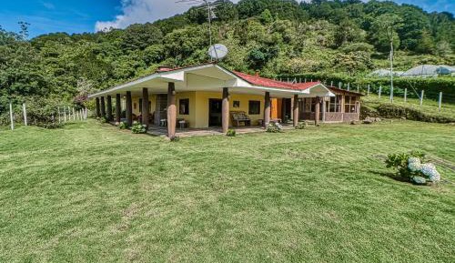 Four bedroom holiday home 