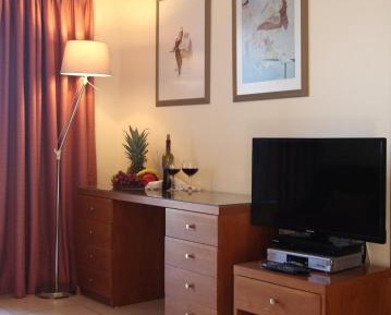 One-Bedroom Apartment with Sea View
