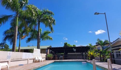 Apartment with Pool View 