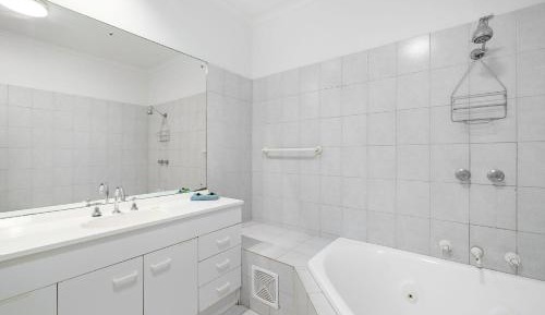 Standard Queen Room - No External Window