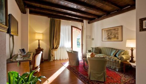 Suite with Garden View