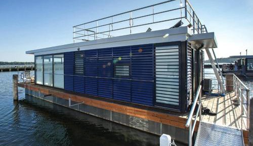 One-Bedroom House Boat