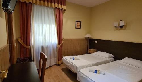 Basic Triple Room